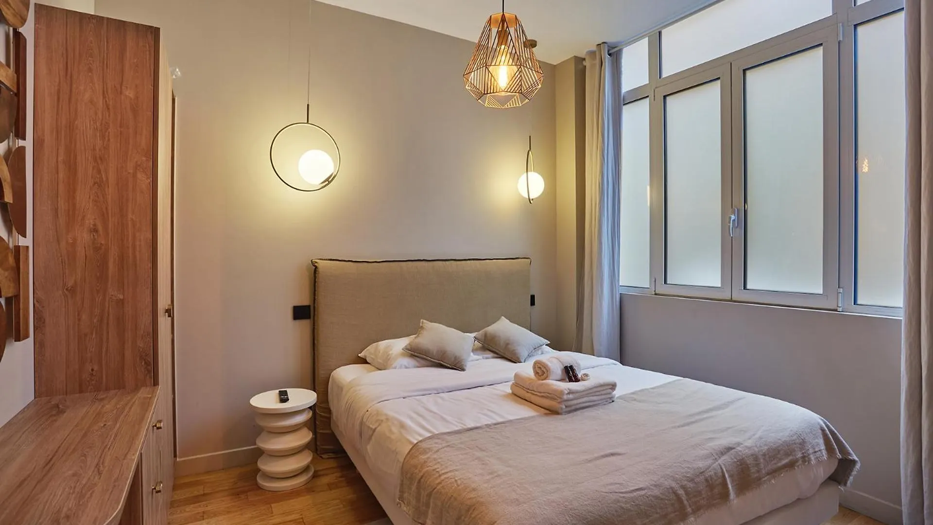 Center Of By Prestige Apartment *